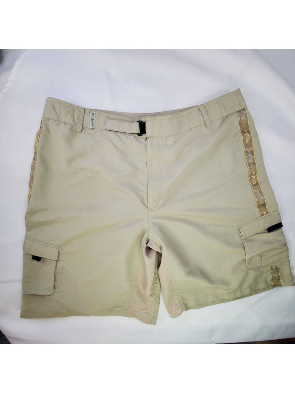 Columbia PFG Fishing Cargo Shorts Men's Size L Beige Logo Trim 108 FM 4005